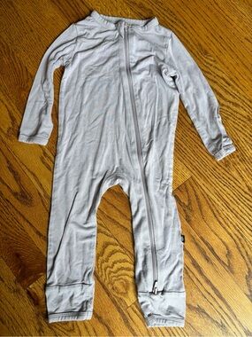 Kyte BABY 6-12m lilac zip romper